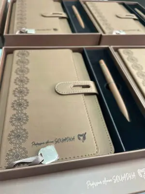Coffret Carnet & Stylo Personnalisé – Élégance Marron vue 4