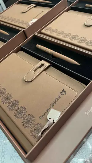 Coffret Carnet & Stylo Personnalisé – Élégance Marron vue 3