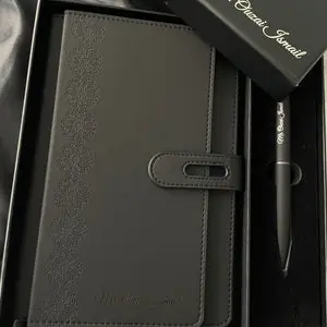 Coffret Carnet & Stylo Personnalisé – Élégance Noire vue 4